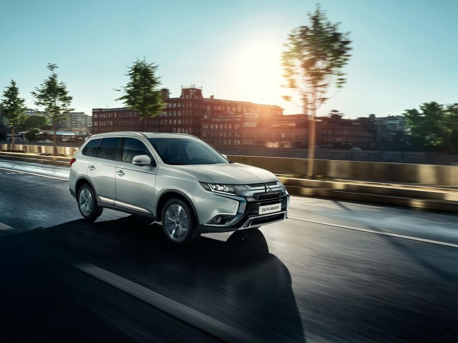  Mitsubishi Outlander 2018 года  (CIS) (фото 3 из 41)